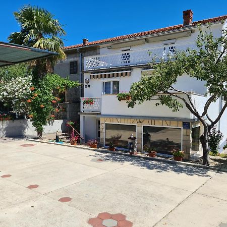 Apartment Cutul Salatic Ngoại thất bức ảnh